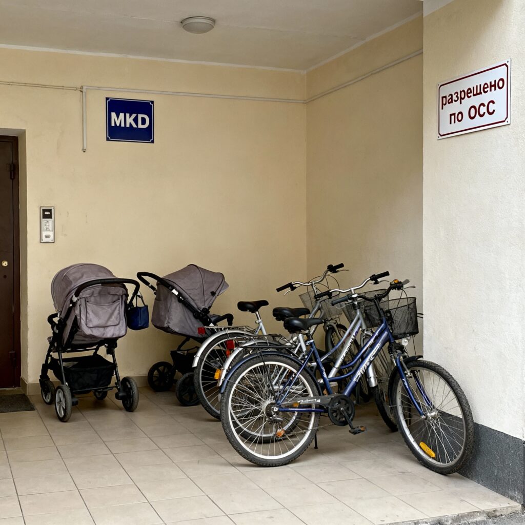 Хранение вещей в подъезде